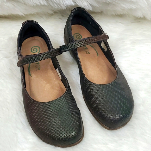 Naot Shoes - Naot leather Footware Mary Jane Iridescent shoes women size 8